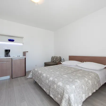2 Apartment *